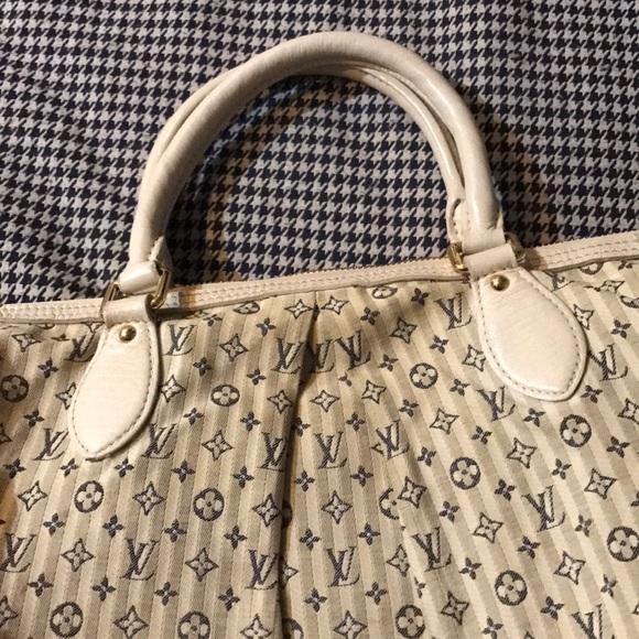 Louis Vuitton Handbags - Louis Vuitton Purse (Limited Edition)